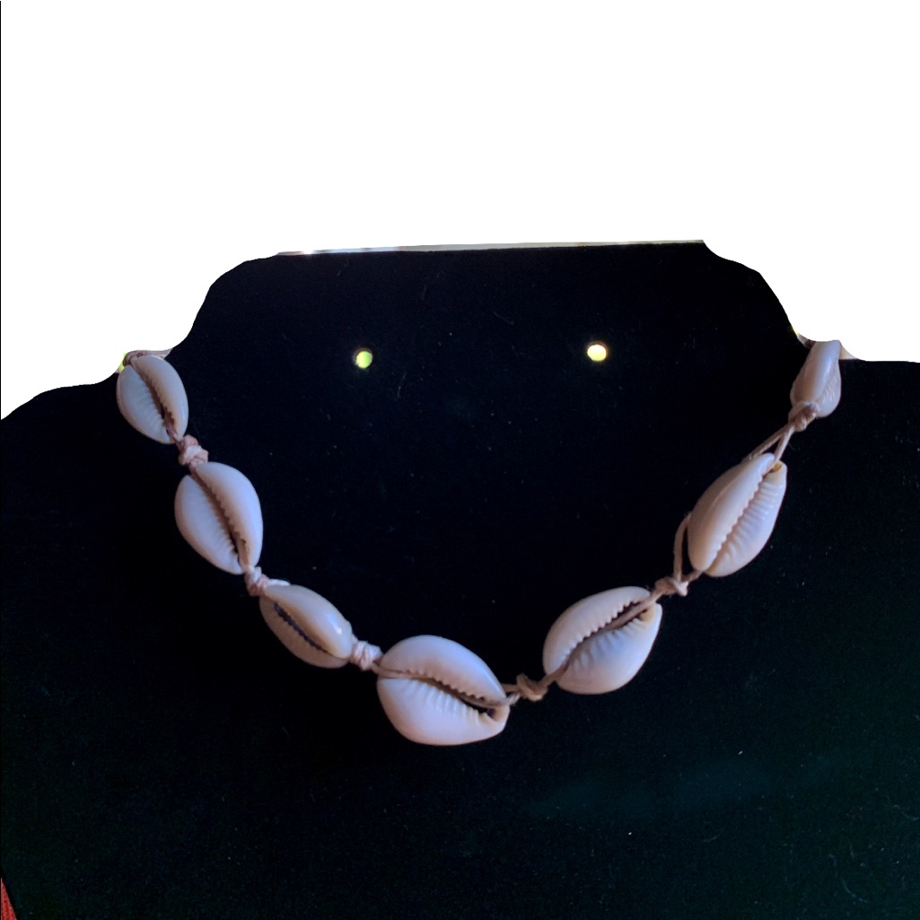 Cowrie Shell Necklace 12$